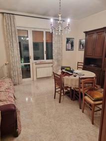 Immobile con terrazzo a due passi dall